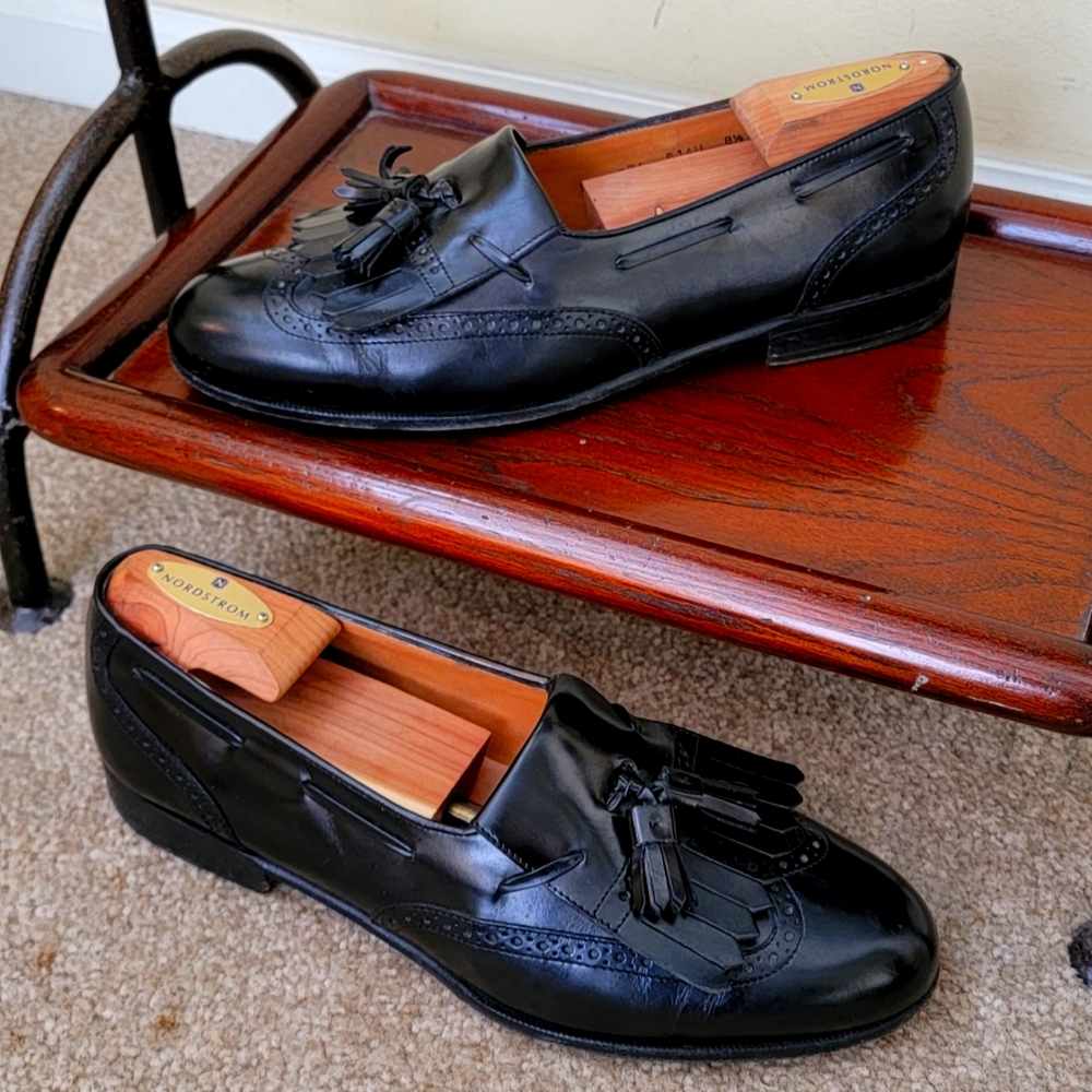 Ferragamo black leather tassled loafer